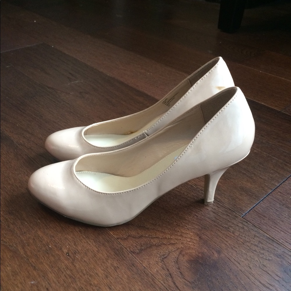 ⭐️Steve Madden Nude Pumps⭐️